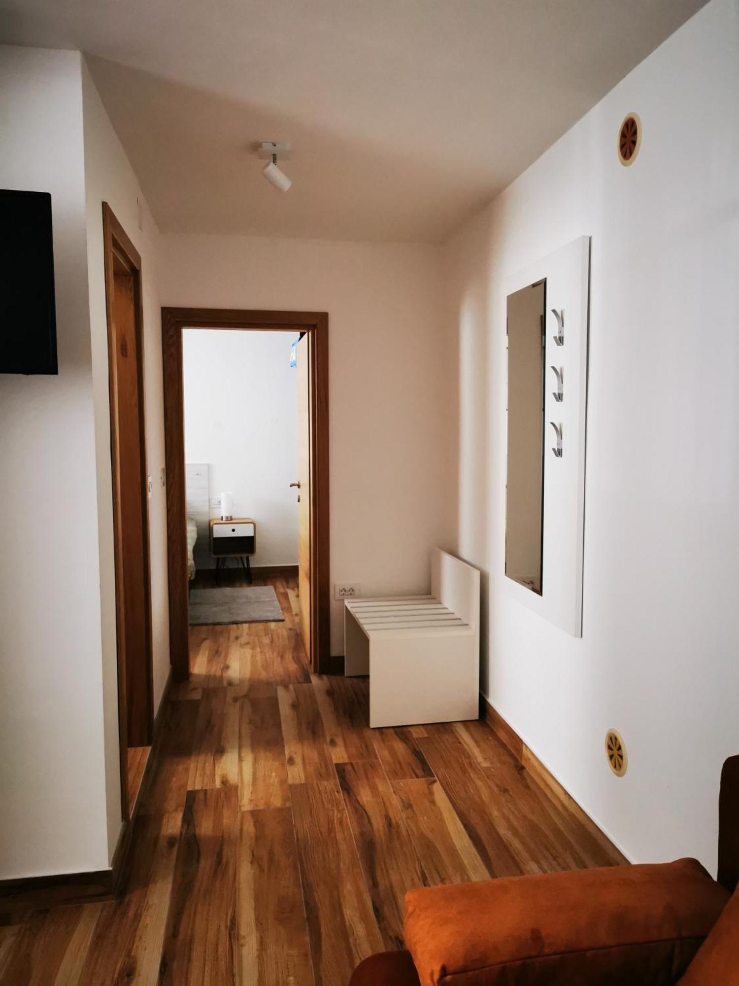 Lux Apartments In Downtown 普拉 外观 照片